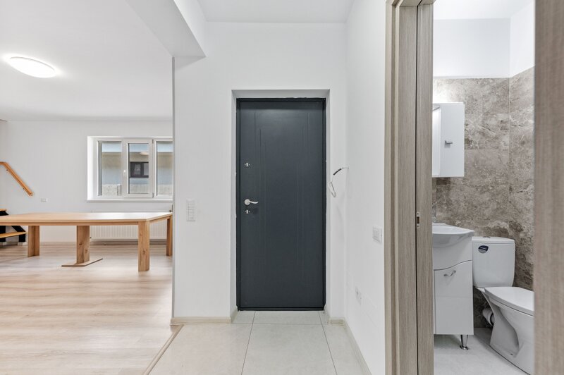 Vila noua, 5 dormitoare, 3 bai, teren 380 mp. Pret excelent